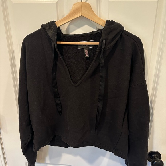 Victoria Seacrest Sweatpants Set - Picture 2 of 3